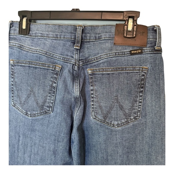 Wrangler Women’s Relaxed Fit High Rise Straight Leg Jeans. EUC. Waist 29 - Picture 6 of 10